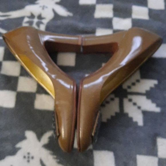 J.Crew Taupe Almond Toe Square Gem Embellishment 3 Inch Patent Leather Pumps 6.5 - Picture 2 of 16